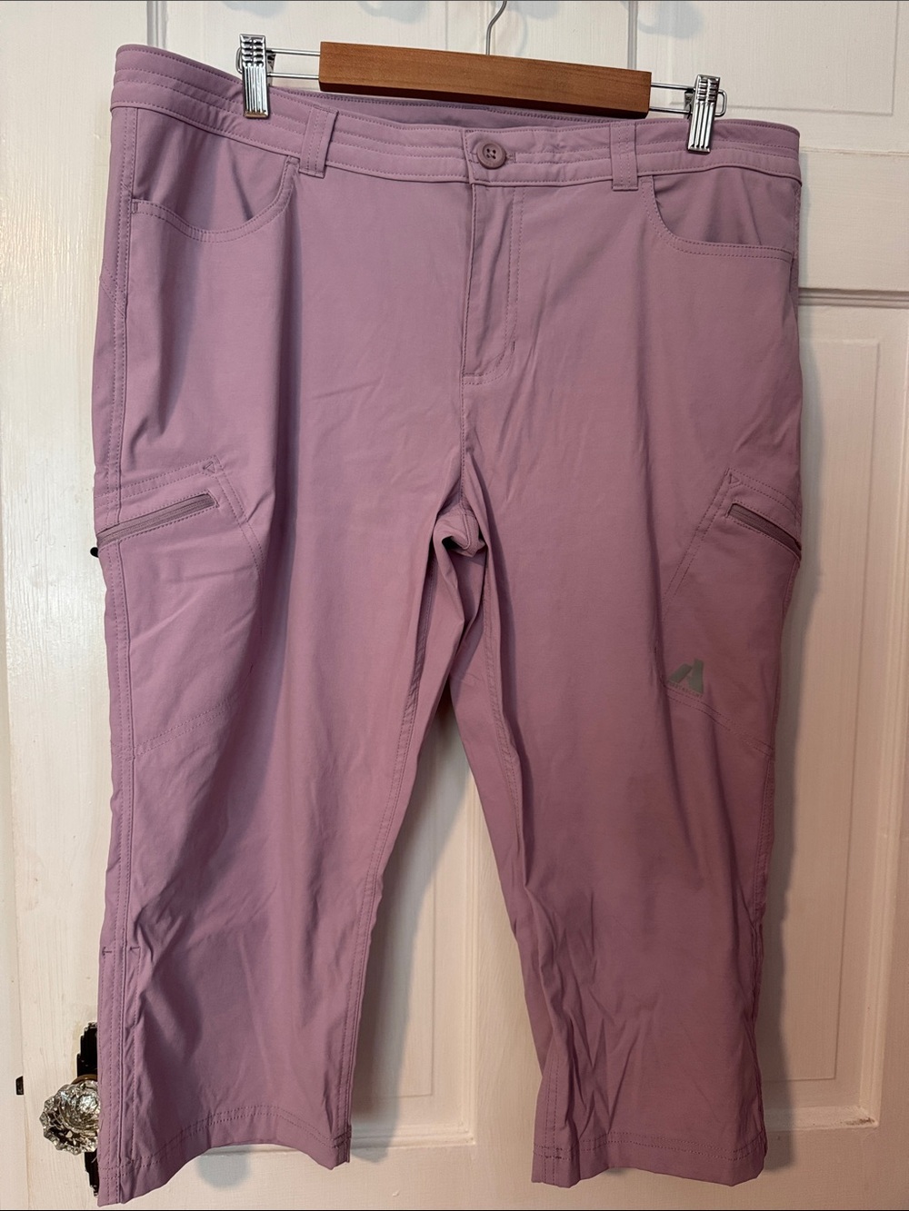 Eddie Bauer Mauve Capri Cargo Pants